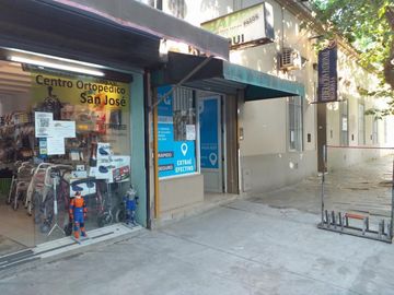 VENTA - 3 LOCALES CENTRICOS CON POSIBILIDAD DE HACER OTROS