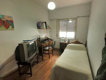 CASA 3 AMBIENTES CON JARDIN Y PILETA