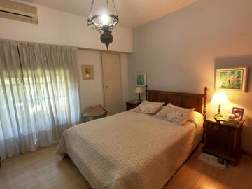 CASA 3 AMBIENTES CON JARDIN Y PILETA