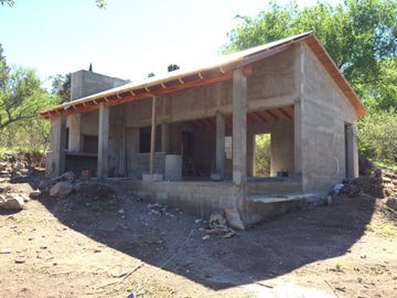 Casa 3 amb. c/cochera-Villa General Belgrano