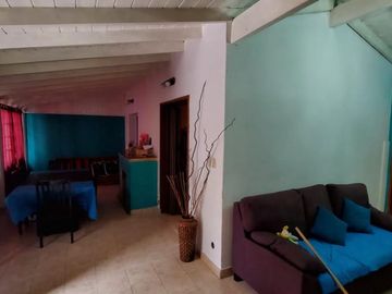 Hermosa casa sobre Payro, Barrio Los Alamos, Glew