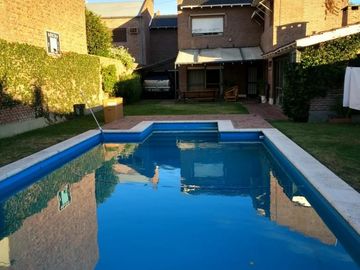 Hermosa Casa En Venta En Excelente Ubicación. Sarmiento 1300