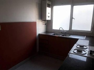 Departamento En Venta De 2 Dormitorios Castelli 455