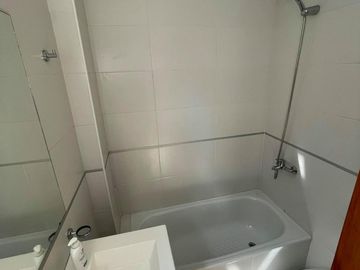 DEPARTAMENTO 2 AMBIENTES CON COCHEERA ZONA CENTRICA