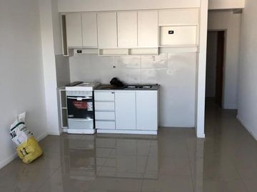DEPARTAMENTO 2 AMBIENTES CON PATIO Y COCHERA
