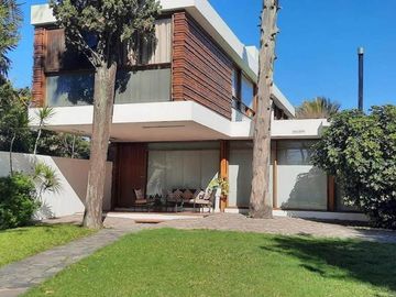 CASA 4 AMBIENTES CON PARQUE, QUINCHO Y PISCINA