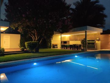 CASA 4 AMBIENTES CON PARQUE, QUINCHO Y PISCINA