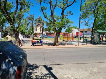 Estacionamiento para 7 autos en Plena Estacion de Glew