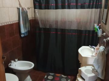 Casa tipo clasica sobre calle Otawa 3155, Guernica