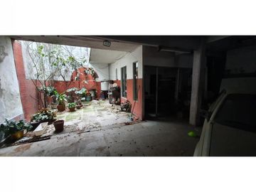 LOCAL SOBRE LOTE PROPIO DE 8.66 X 31.29 EN DOS PLANTAS