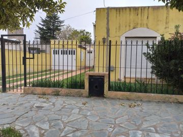 VENTA - CASA EN BARRIO JARDIN