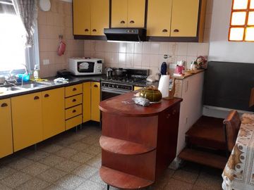 Excelente casa aa6 ambientes en 2 plantas