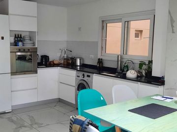 DEPARTAMENTO DE TRES AMBIENTES TOTALMENTE AMUEBLADO