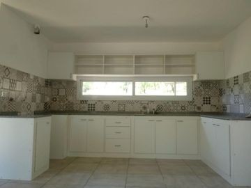 CASA EN VENTA EN Bº CERRADO CUMBRES DEL GOLF