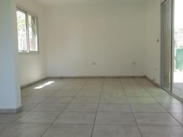 CASA EN VENTA EN Bº CERRADO CUMBRES DEL GOLF