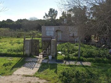 Casa en amplio lote sobre Eva Peron, Guernica