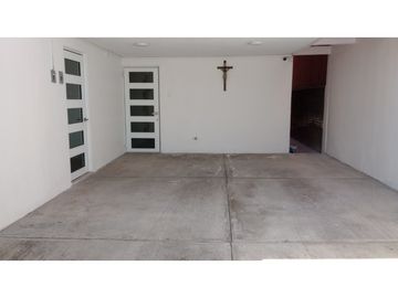 Casa remodelada en venta sobre Boulevard 18 Sur, San Manuel Puebla.