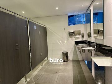 ELEGANTE  HOTEL EN VENTA TOTALMENTE REMODELADO EN SAN ISIDRO