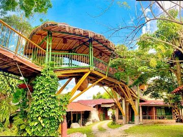 VENTA de CASA COMERCIAL en MONTENEGRO