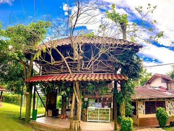 VENTA de CASA COMERCIAL en MONTENEGRO