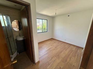 LINDA CASA EN AV. SEBASTIAN PIÑERA