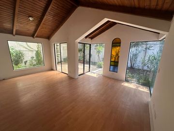 LINDA CASA EN AV. SEBASTIAN PIÑERA