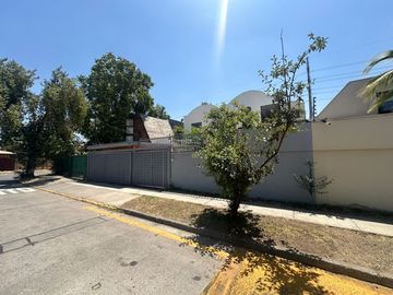 LINDA CASA EN AV. SEBASTIAN PIÑERA