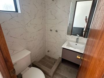 LINDA CASA EN AV. SEBASTIAN PIÑERA