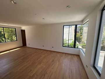 LINDA CASA EN AV. SEBASTIAN PIÑERA