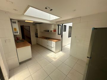 LINDA CASA EN AV. SEBASTIAN PIÑERA