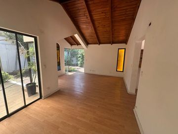 LINDA CASA EN AV. SEBASTIAN PIÑERA