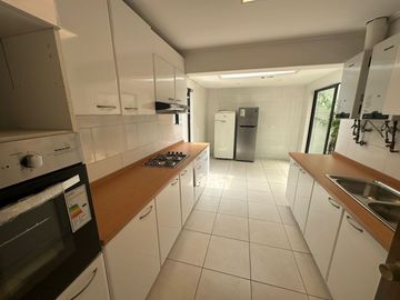 LINDA CASA EN AV. SEBASTIAN PIÑERA