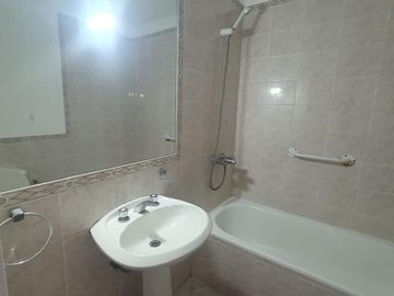 Triplex 4 amb. con Patio y Cochera