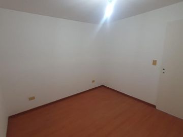 Triplex 4 amb. con Patio y Cochera