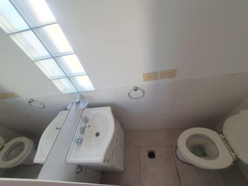 Triplex 4 amb. con Patio y Cochera
