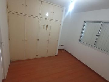 Triplex 4 amb. con Patio y Cochera