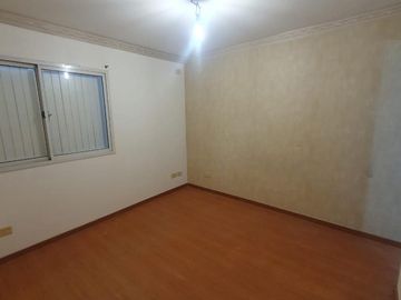 Triplex 4 amb. con Patio y Cochera