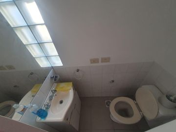 Triplex 4 amb. con Patio y Cochera