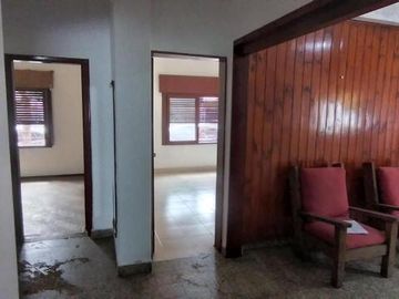 Venta Local c/ vivienda sobre Av.  de alto transito - Oportunidad de Negocio - Ramos Mejia