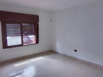 Venta Local c/ vivienda sobre Av.  de alto transito - Oportunidad de Negocio - Ramos Mejia