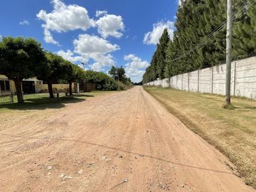 Casaquinta, 1,5 has. 2 viviendas, tinglado, quincho, garaje 4 autos, zona productiva. La Plata