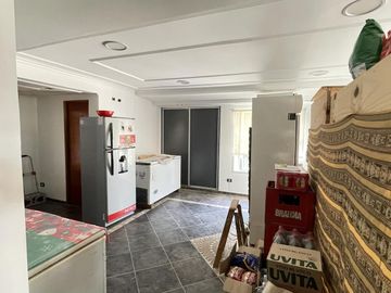 Casaquinta, 1,5 has. 2 viviendas, tinglado, quincho, garaje 4 autos, zona productiva. La Plata