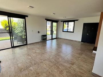 Casa 4 ambientes en venta -  TOMA PERMUTAS - Barrio Privado Los Troncos