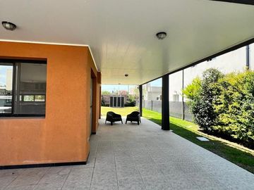 Casa 4 ambientes en venta -  TOMA PERMUTAS - Barrio Privado Los Troncos