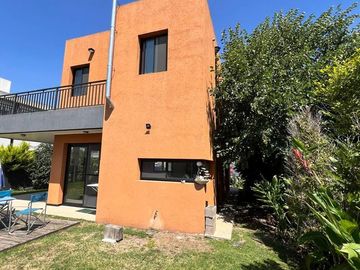 Casa 4 ambientes en venta -  TOMA PERMUTAS - Barrio Privado Los Troncos