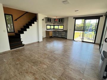 Casa 4 ambientes en venta -  TOMA PERMUTAS - Barrio Privado Los Troncos