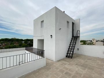 VENTA - Departamento dos ambientes con balcon y terraza. Ciudad Jardin
