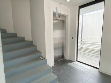 VENTA - Departamento dos ambientes con balcon y terraza. Ciudad Jardin