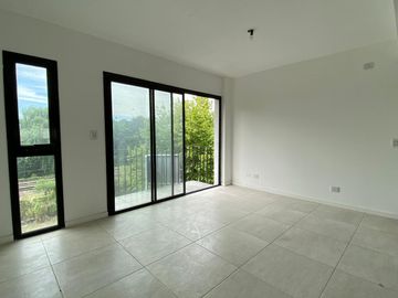 VENTA - Departamento dos ambientes con balcon y terraza. Ciudad Jardin