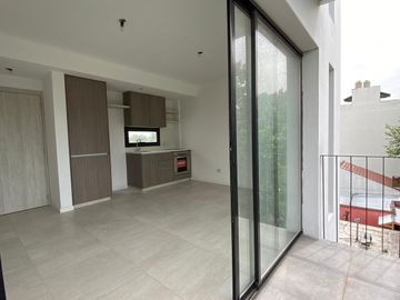 VENTA - Departamento dos ambientes con balcon y terraza. Ciudad Jardin